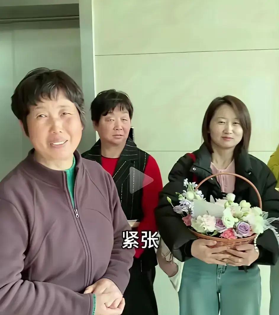 你刷到的农村苦情剧，全是流水线产品。傻大妮在产房撕心裂肺，二丫在镜头前哭到昏厥