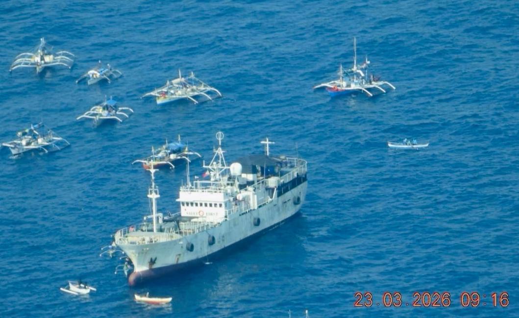 菲派20多艘船强闯黄岩岛，结果中方在无线电里就撂了一句话，现场瞬间撤的干干净净！