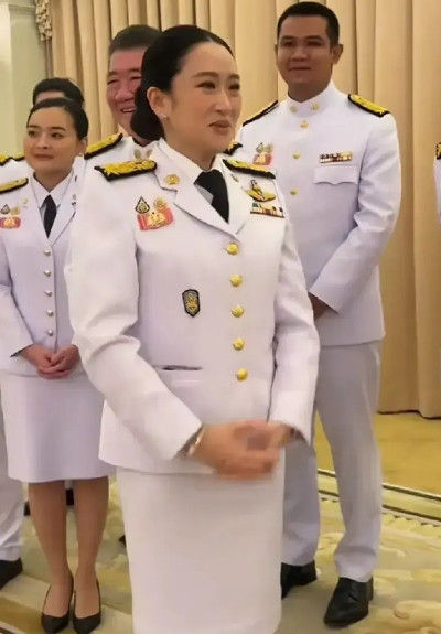 泰国总理佩通坦笑到了最后，佩通坦重回总理大位只差最后一步。据报道，泰国议会对佩通