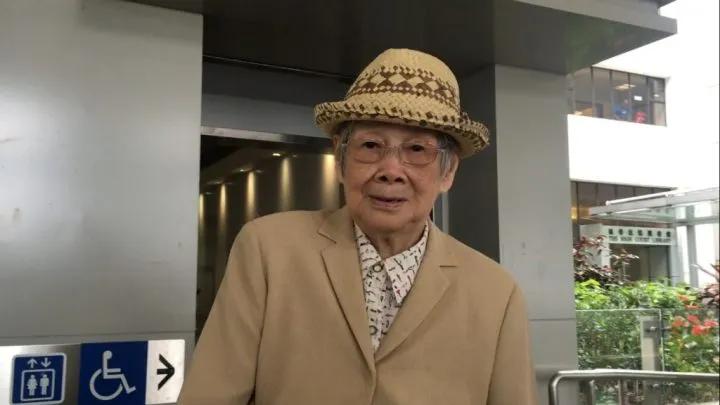 梅艳芳弥留之际，遭到母亲厉声斥责，指责她手握两亿巨额遗产，每月却只给自己七万生活