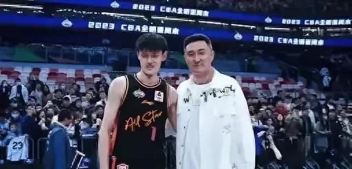 广厦4:2击败北京夺冠，最郁闷的可能是这三人:1.曾凡博2.李金效3.赵嘉