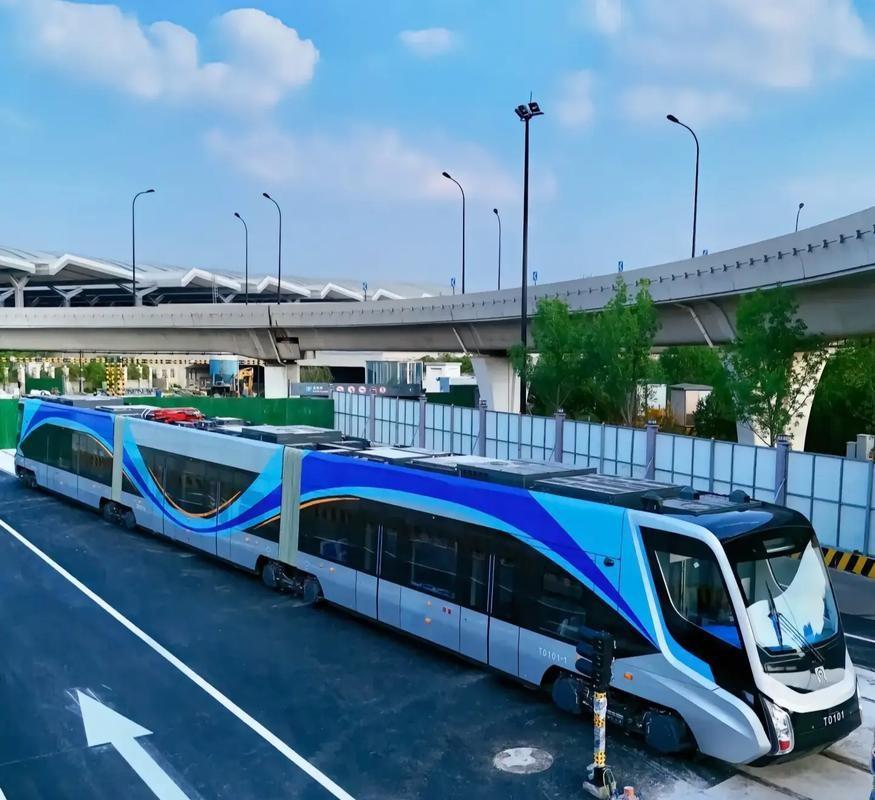 为什么国内喜欢修地铁而不喜欢修有轨电车？你发现没有，现在大城市都在拼命挖地铁