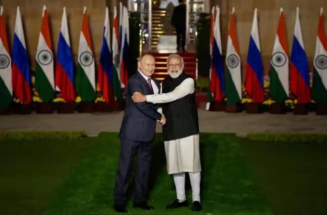 勾搭的还挺紧密，最新消息，普京访问印度和印度签订了140架苏-57E战斗机的大合