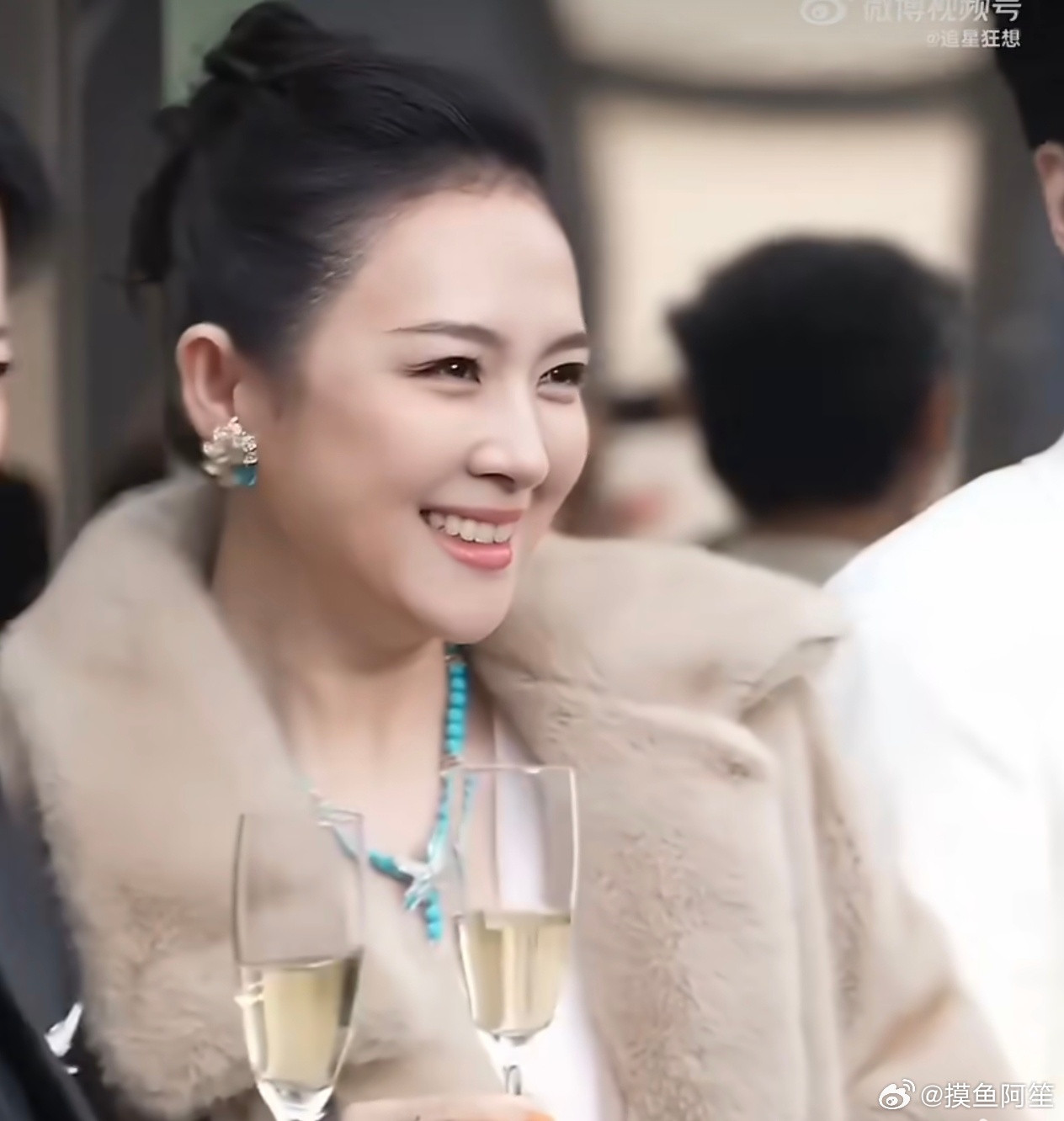 脸上肉肉变多了有点像汤唯但还是挺好看的，脸上有肉显年轻章子怡医美