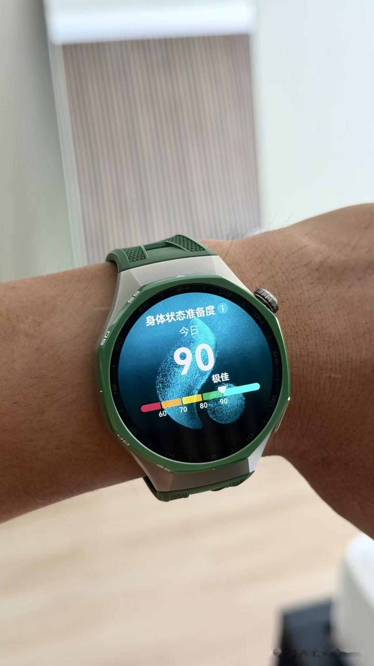 从GT2代爆火的长续航，到GT3代的全面健康升级，再到GT4代的时尚破圈，