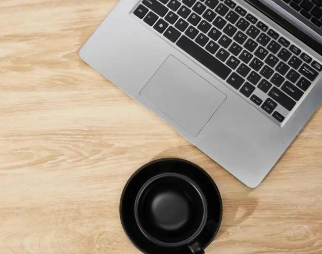 刚纠结完买笔记本还是换手机，第二天一查价格直接惊掉下巴！一夜涨600多，中高端电