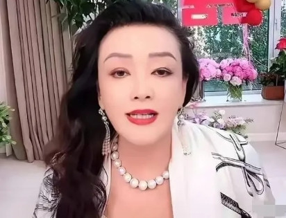 一觉醒来，张兰忍不住亲自下场了：她在微博上转发大律师的文章，痛斥马筱梅前夫和黑粉