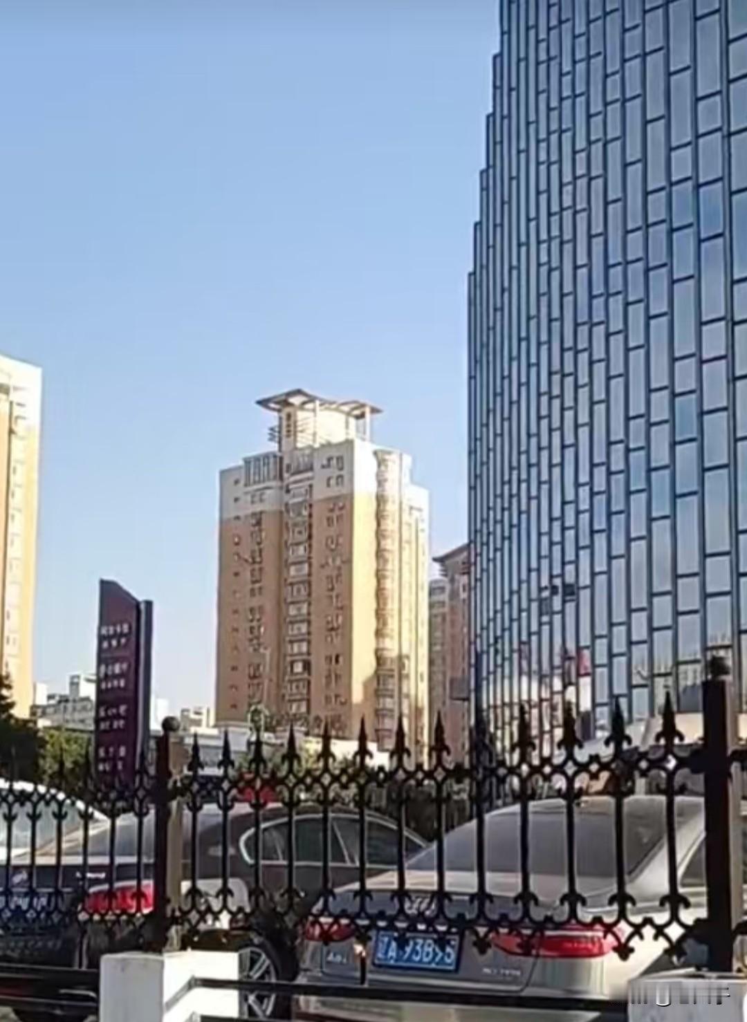 原创随手拍之（2716）辽宁省沈阳市皇姑区黄河南大街。位于皇姑区南北主干道。