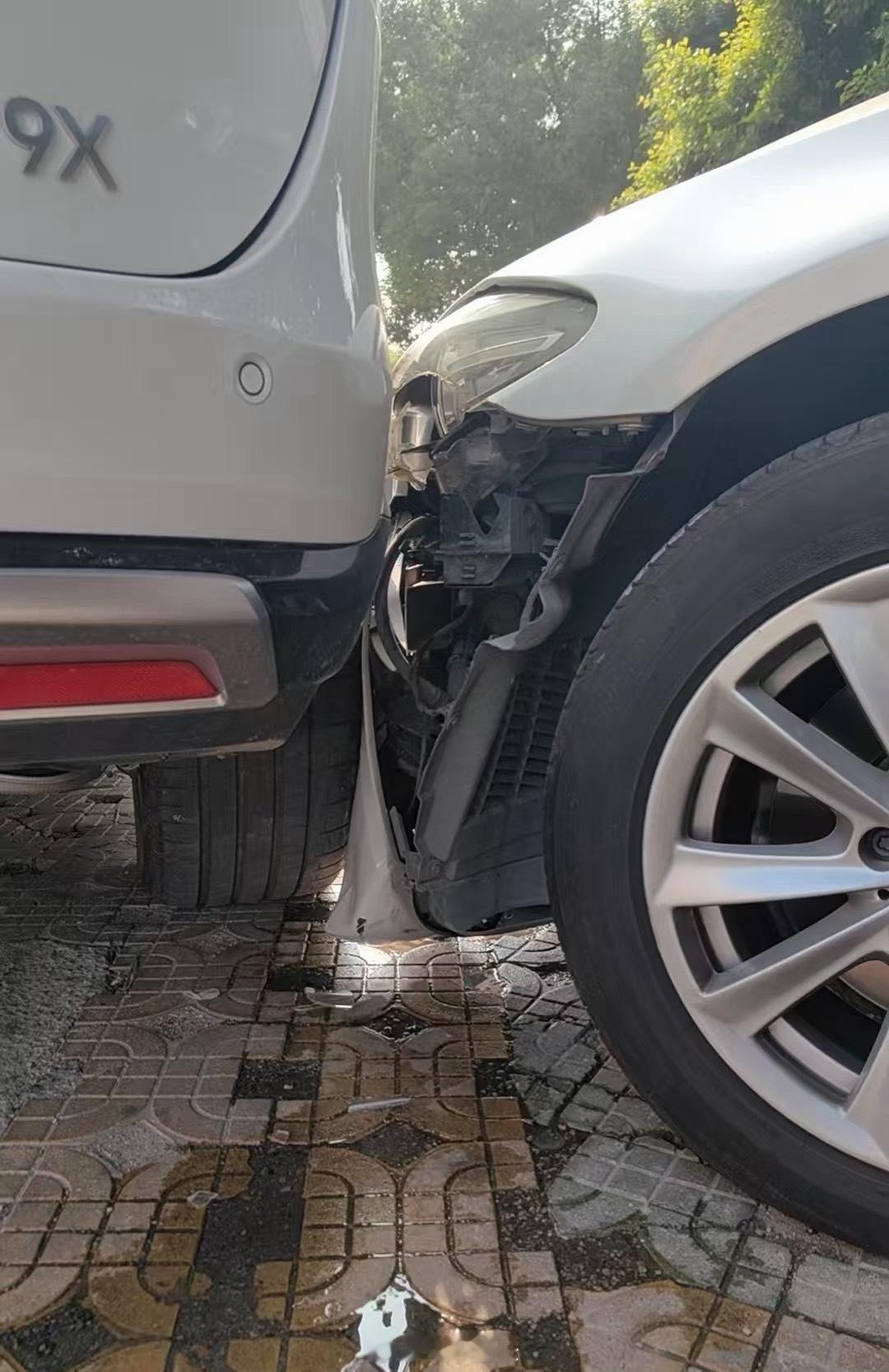 我有一个粉丝，上周日终于也是接触上了极氪9X就是这个接触方式嘛