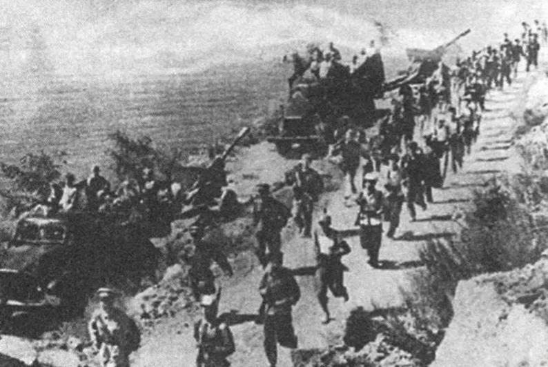 上级只给他一个排，却要剿灭几千土匪，他用一个土办法扭转了战局。赵振山19