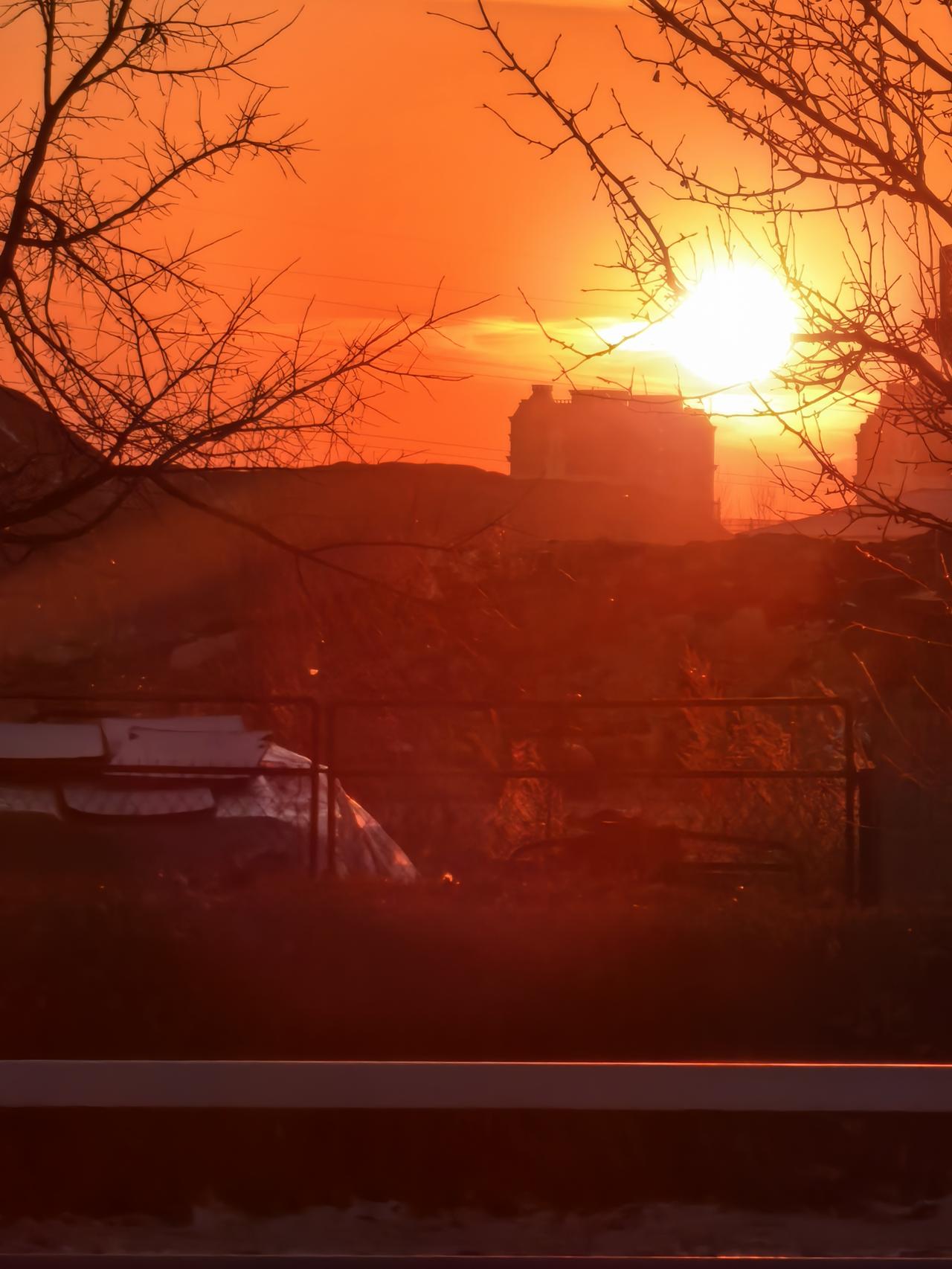 人活到老，一定要手里有钱。我觉得最少要20万。反正我是这么想的。我爸爸刚从