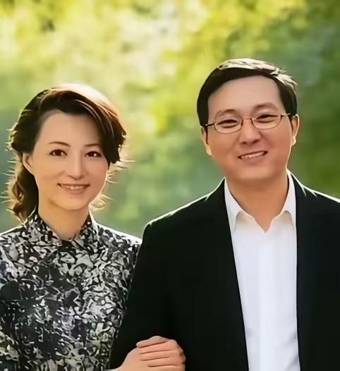 密春雷这个人。不能仔细深究。因为仔细一查的话，就会发现他根本不是什么白手