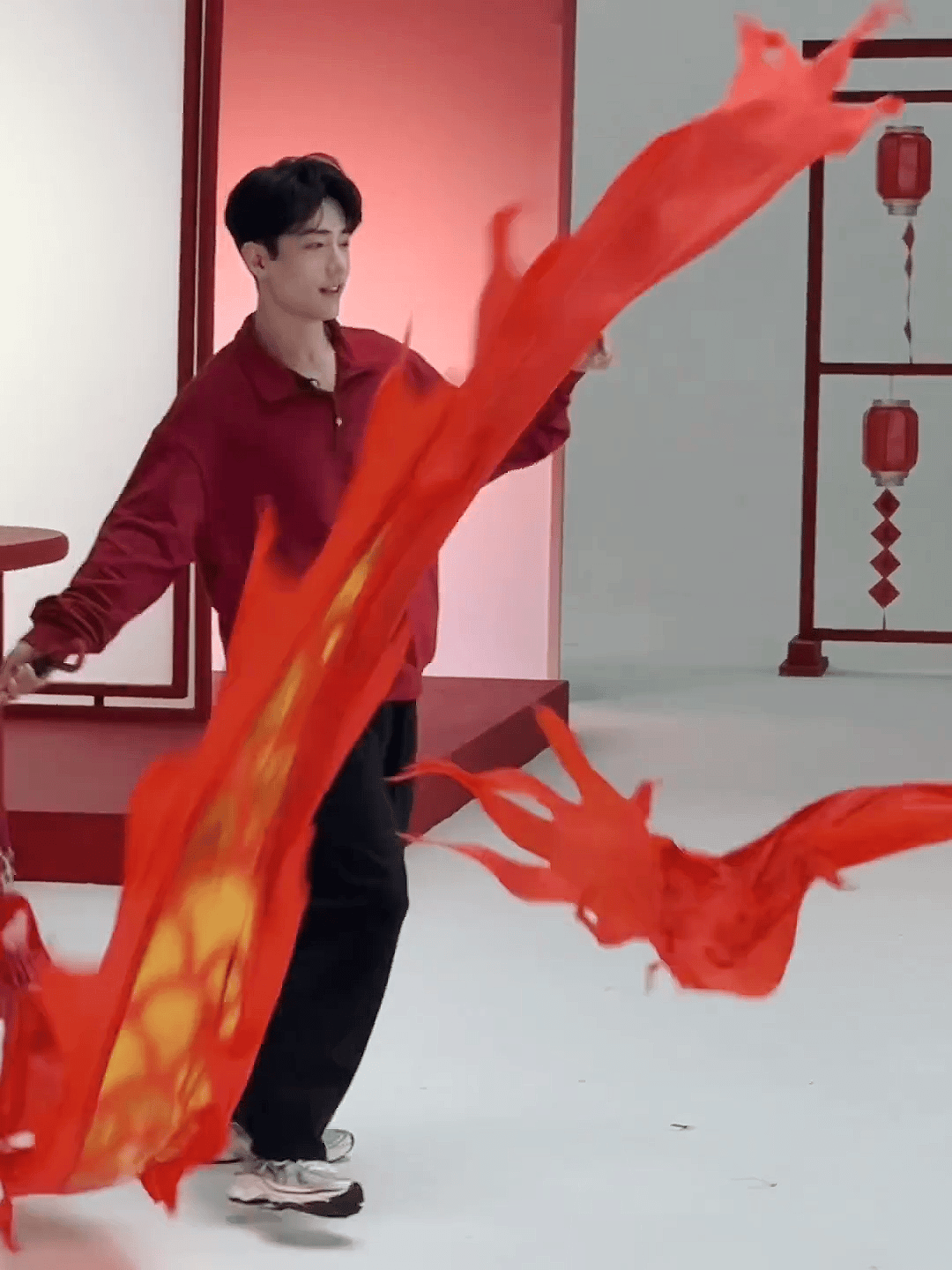 卧槽啊啊啊啊看到肖战的腰了！！！