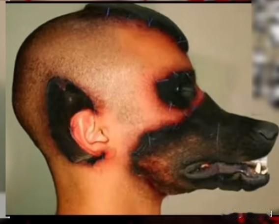 大家都知道一个人如果想要整容肯定都是往漂亮、美丽的方向去整，而外国一男子偏要反向