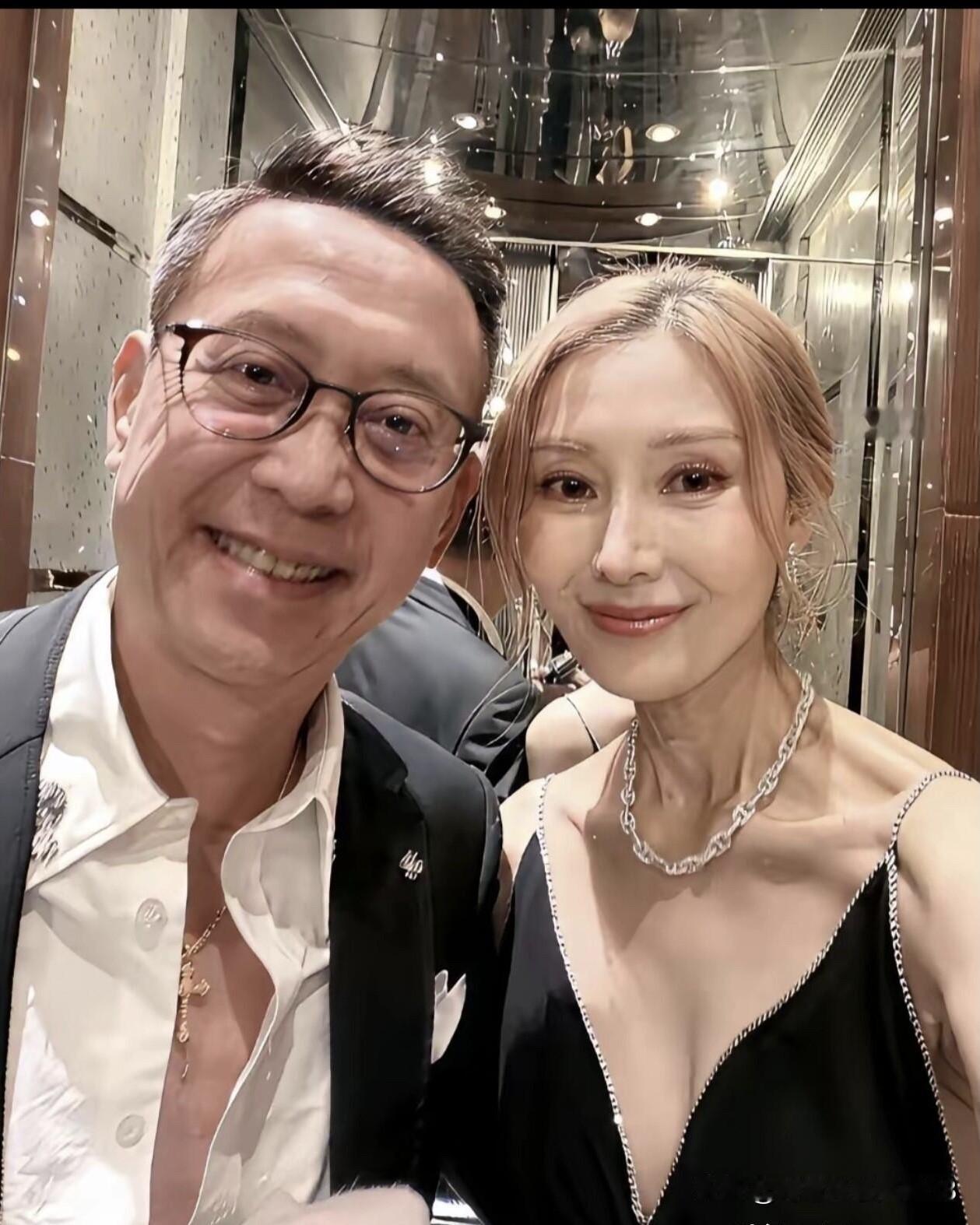 美人李嘉欣的皮肤松垮了一些，但她的脸蛋依旧精致，气质还是跟钟楚红和关之琳一样好，
