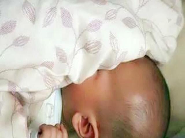 3个月宝宝在家睡觉再也没有醒过来, 妈妈掀开被子瞬间傻了, 咋回事?