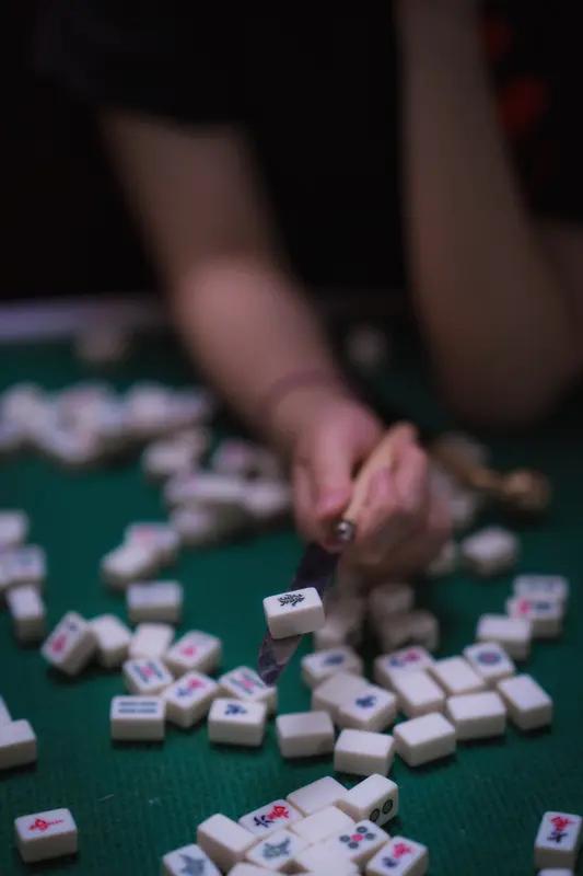 一位精神科医生说的话：人就是要找一个懒惰的事情做，特别是被人唾弃的事情，这样人