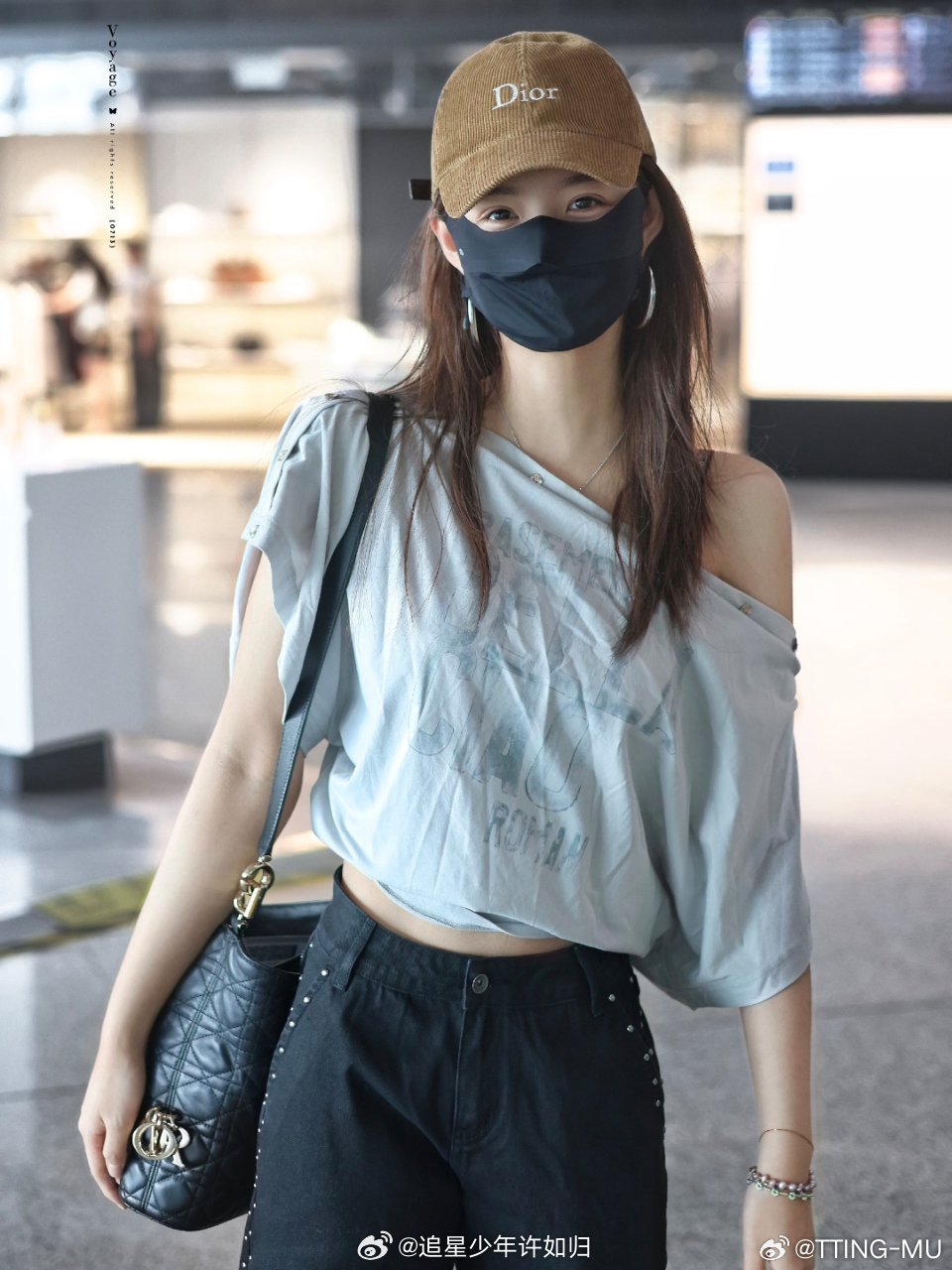 郭敬明把艾米婴儿肥减没了反差感扑面而来！早前艾米脸上满满的婴儿肥，经过调整之后脸