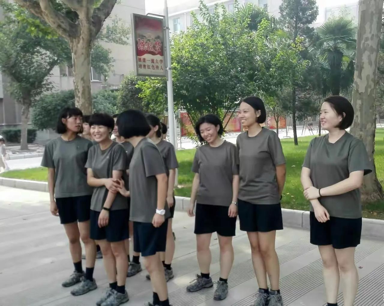 真实的军校生活真实的军校生活并不是你想象的那样紧张教室学习训练，而是这样的，当