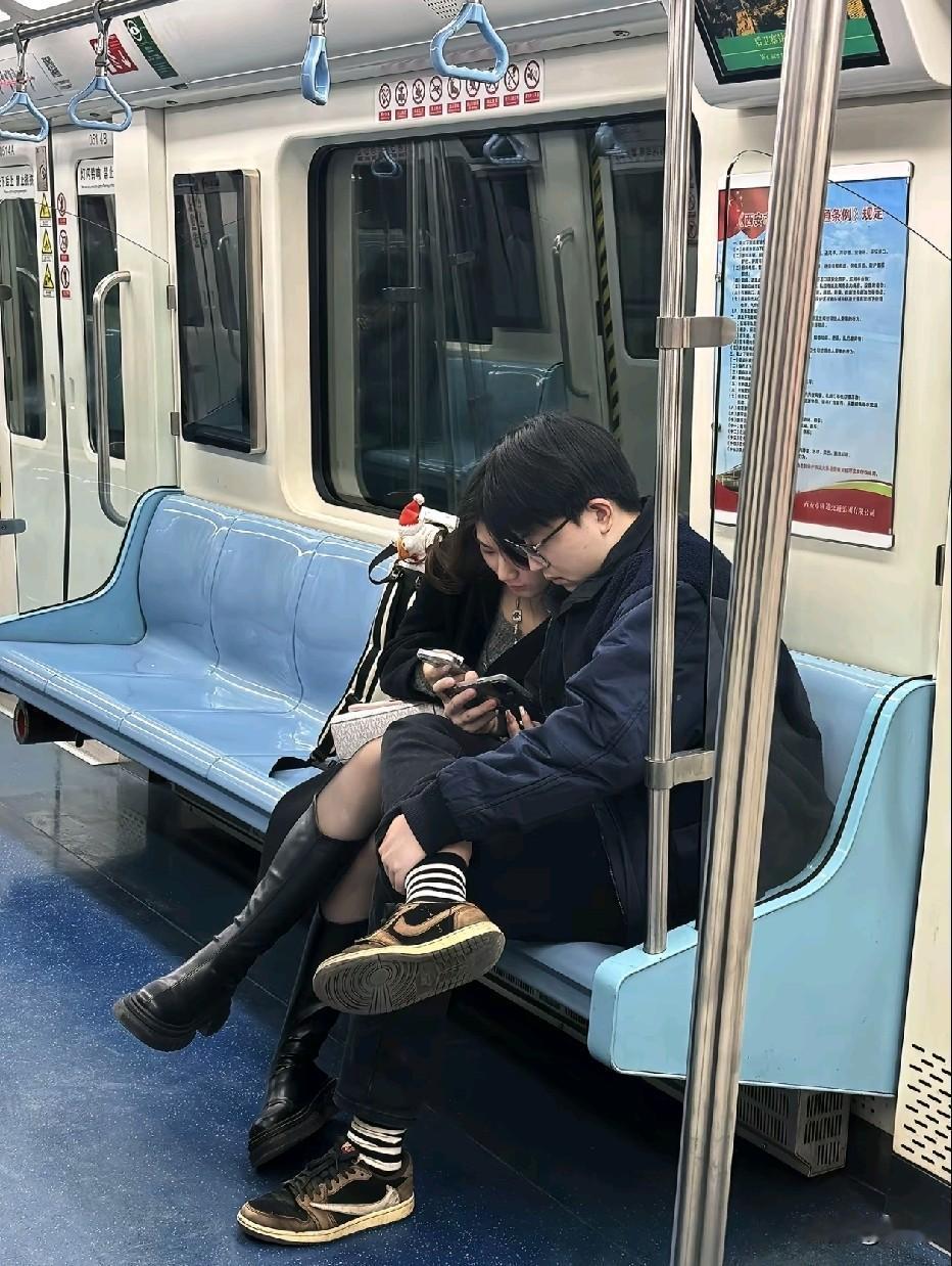 女生真的是一年四季爱穿靴子吗[？？？]