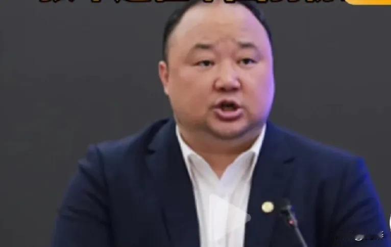 头大脖子粗的羽协主席张军不出意外的被“请”进去喝茶了，其实他的落马早已显出端倪，