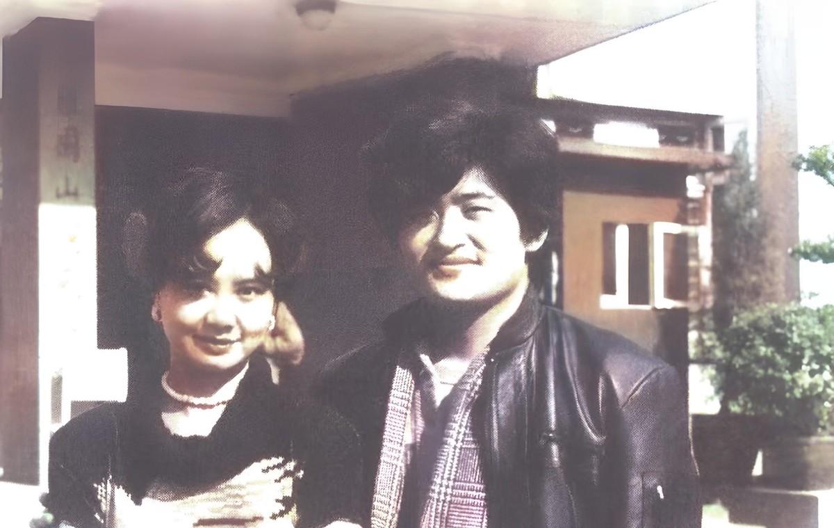 1987年，卢璐顶着刘欢父母的反对，硬是把婚结了。搁现在看，这姑娘胆儿真肥。可