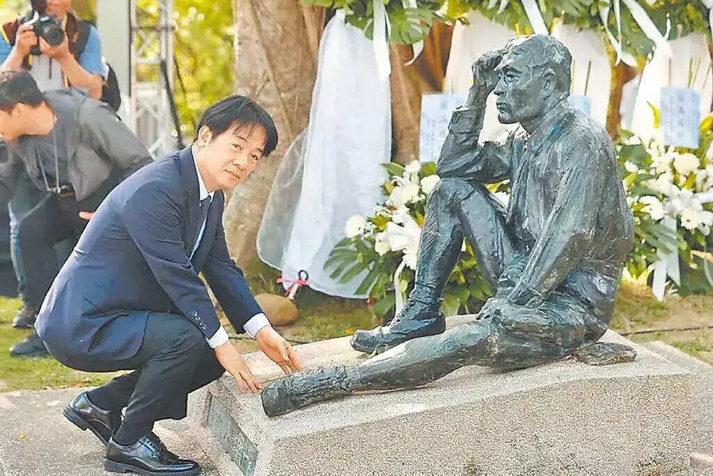 赖桑又向日本人下跪了！吴佳龙向斯威士兰王母下跪了！赖桑不跪他祖宗，赖桑却向日
