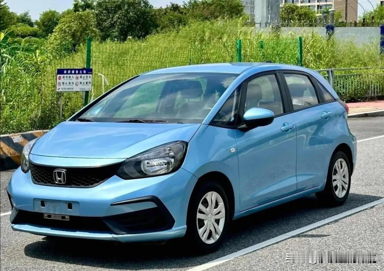 怎么看飞度一个月只卖16台?不止是飞度卖不动,是和飞度同级别的纯燃油车,全嘎了