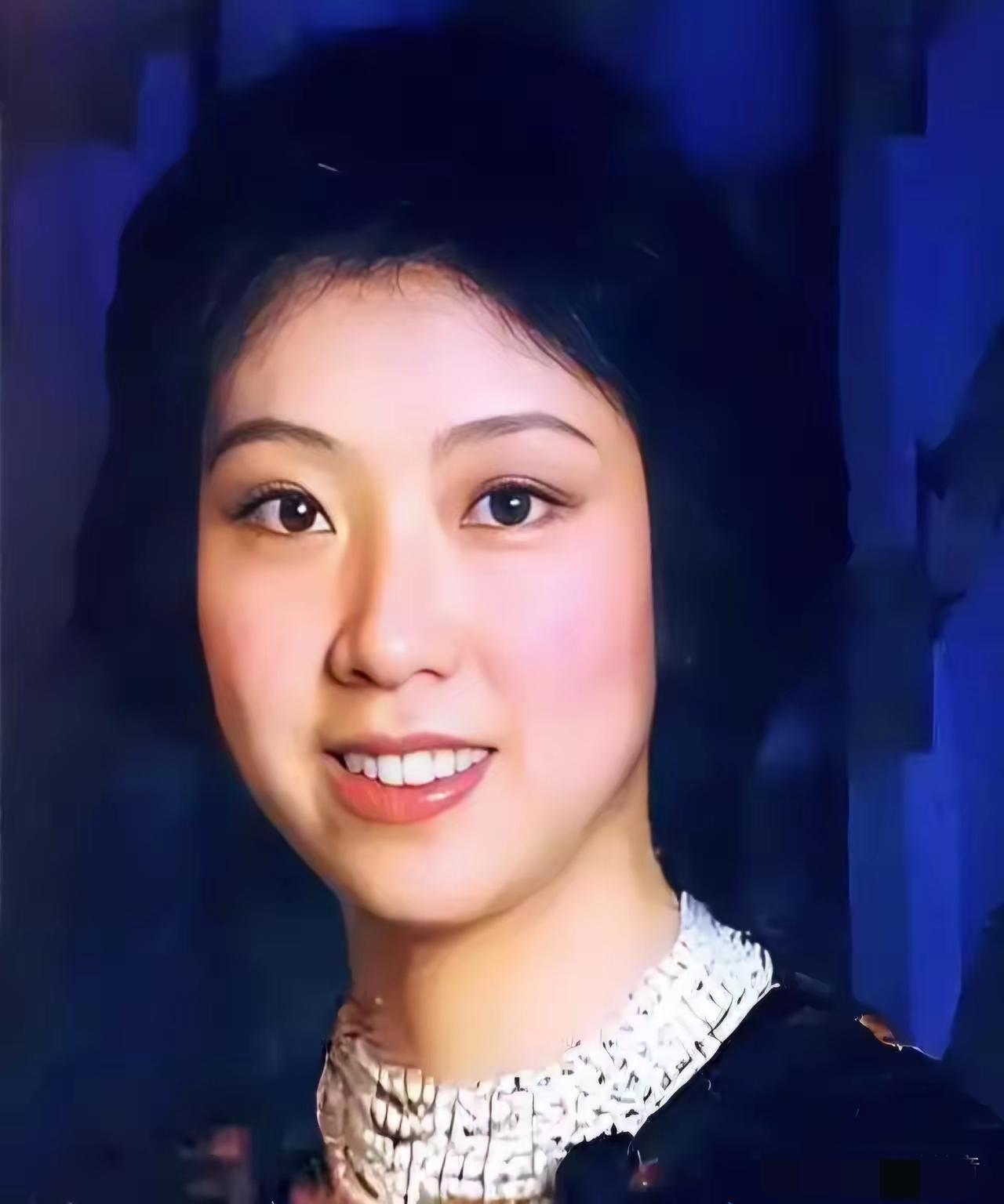 6次怀孕5次堕胎，终因大出血致终身不孕。她遭前夫抛弃，远走异国，却遇良人被宠成宝