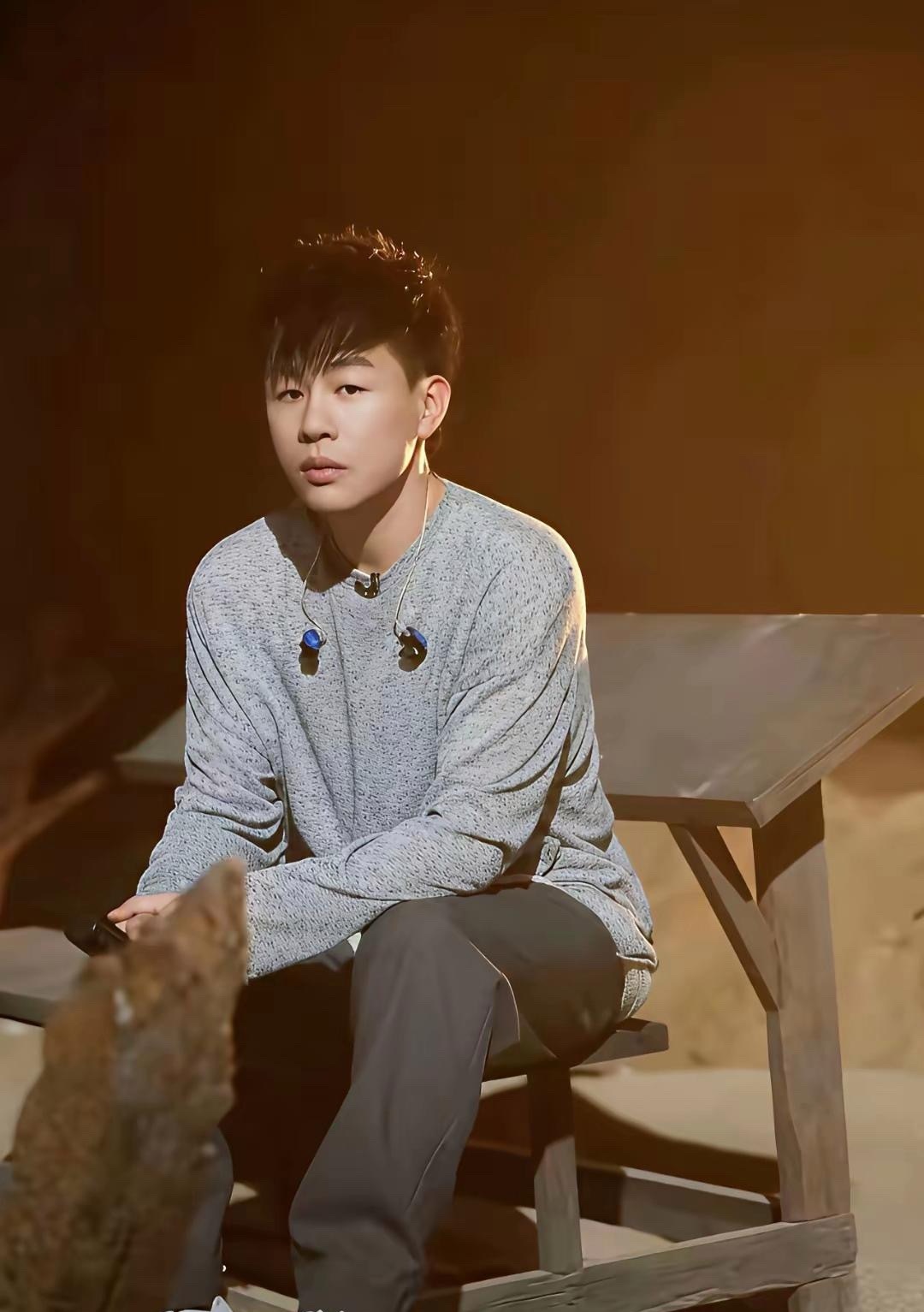 胡彦斌估计真崩溃了！实在想不通，自己每一次谈恋爱，怎么都那么丢人！易梦玲回应与胡