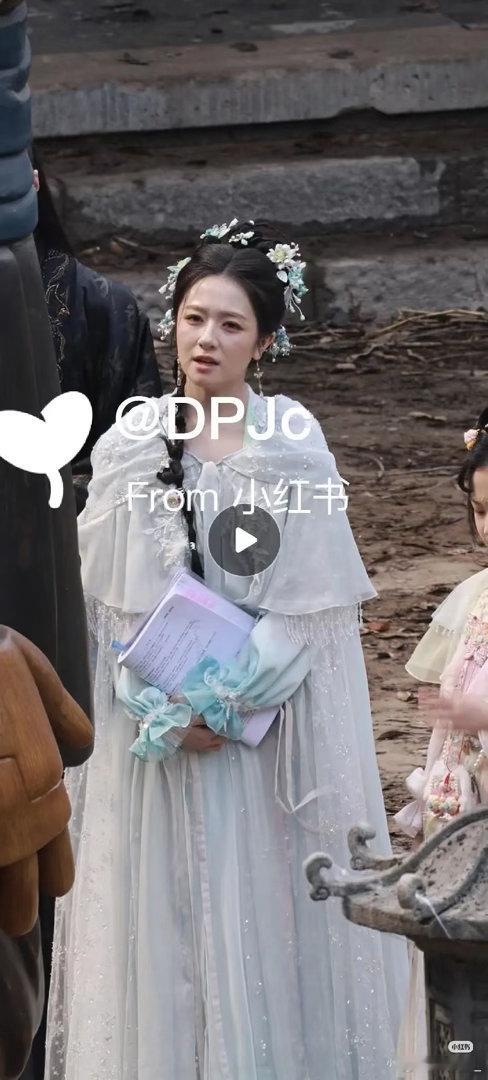 李兰迪现在剧状态好一般熬夜脸​​​