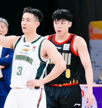 赵继伟17分9助攻，辽宁男篮险胜深圳。CBA常规赛，辽宁男篮客场挑战深圳，这场比