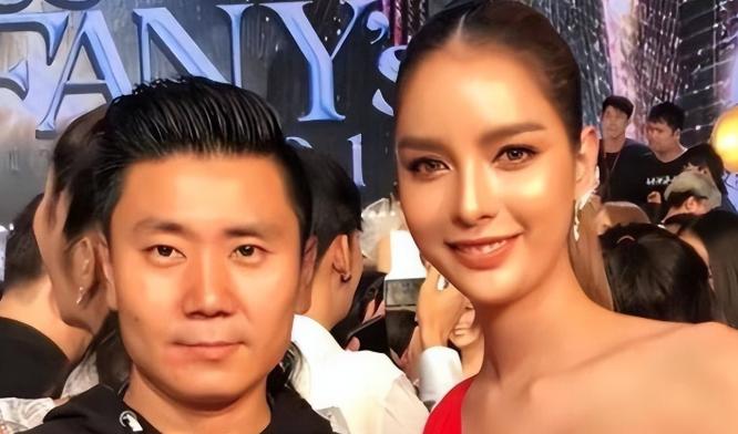 2015年，北京富豪鲍玺不顾反对，毅然娶了泰国“最美人妖”，如今已经过去十年，如