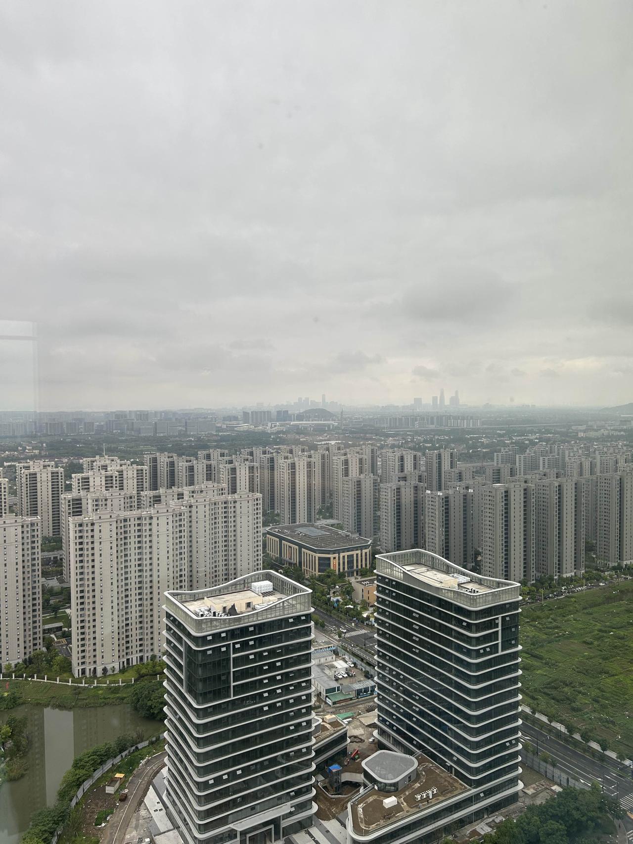 早餐结束，开始干活