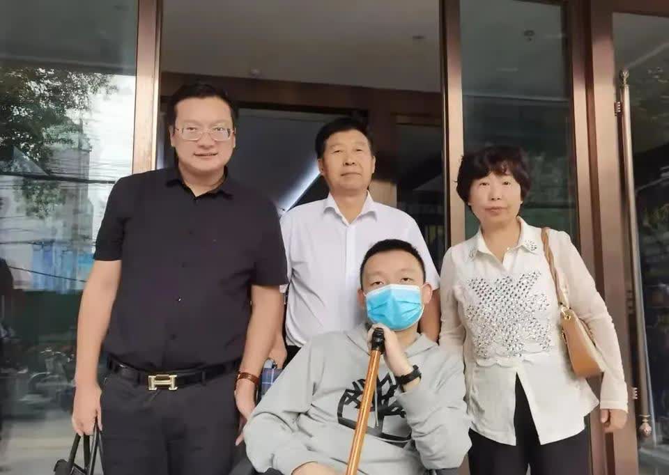 这几个人最近几天睡不着了吧？每天看到他们在网上胡搅蛮缠，上蹿下跳地抹黑许敏，肺都