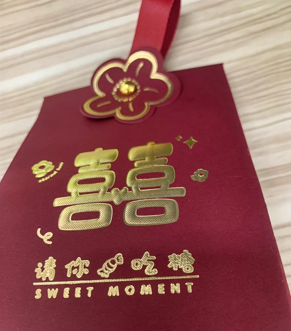 表叔的大儿子农历8月16日结婚，他给父母送请帖时，让他们也给我带了一份。实话实