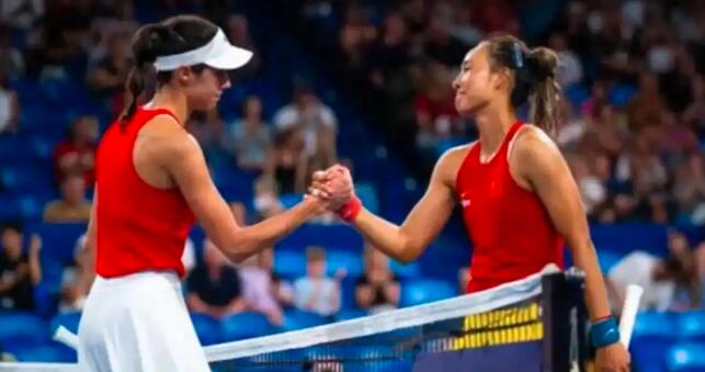 战胜达尼洛维奇，郑钦文迎今年红土首胜。在北京时间5月9日的WTA1000罗马站
