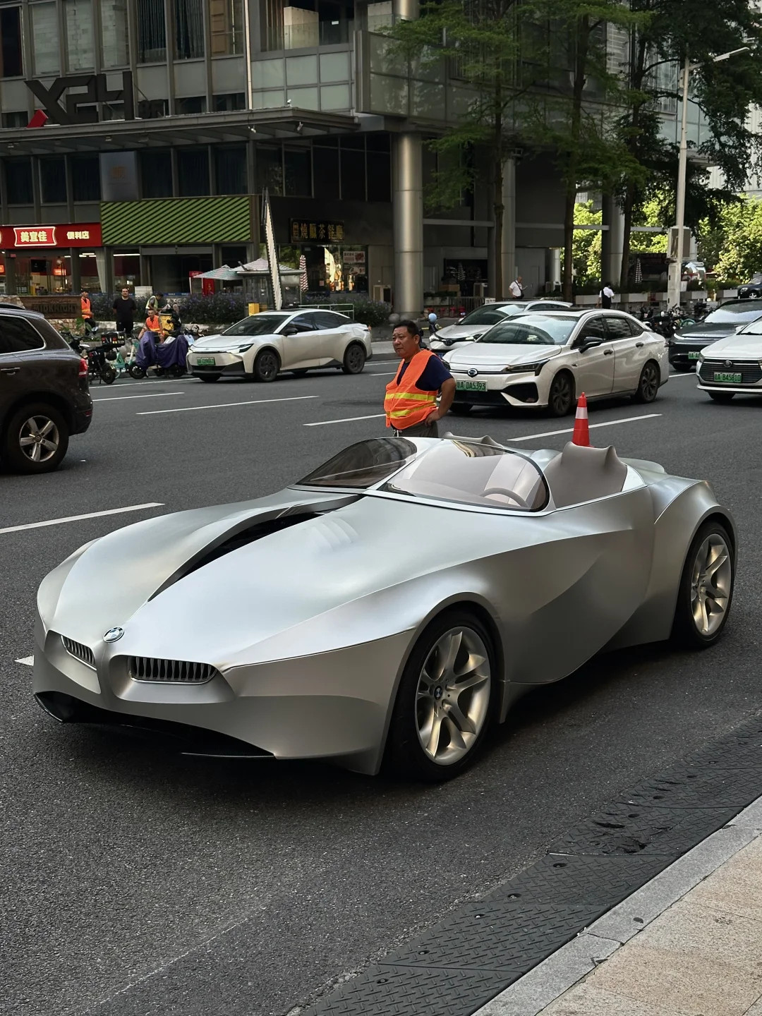 宝马概念车登场，颜值炸裂，未来感直接拉满！