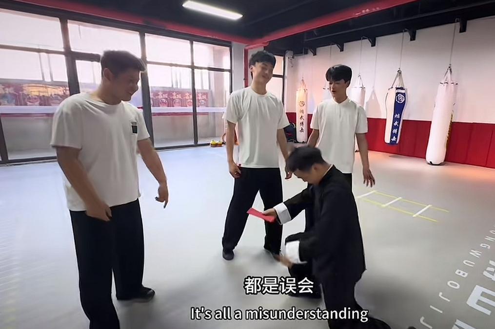 尚筱菊又收红包，嚯嚯完相声界师叔，又跑到武术圈！德云社尚筱菊又收到红包的一幕，让