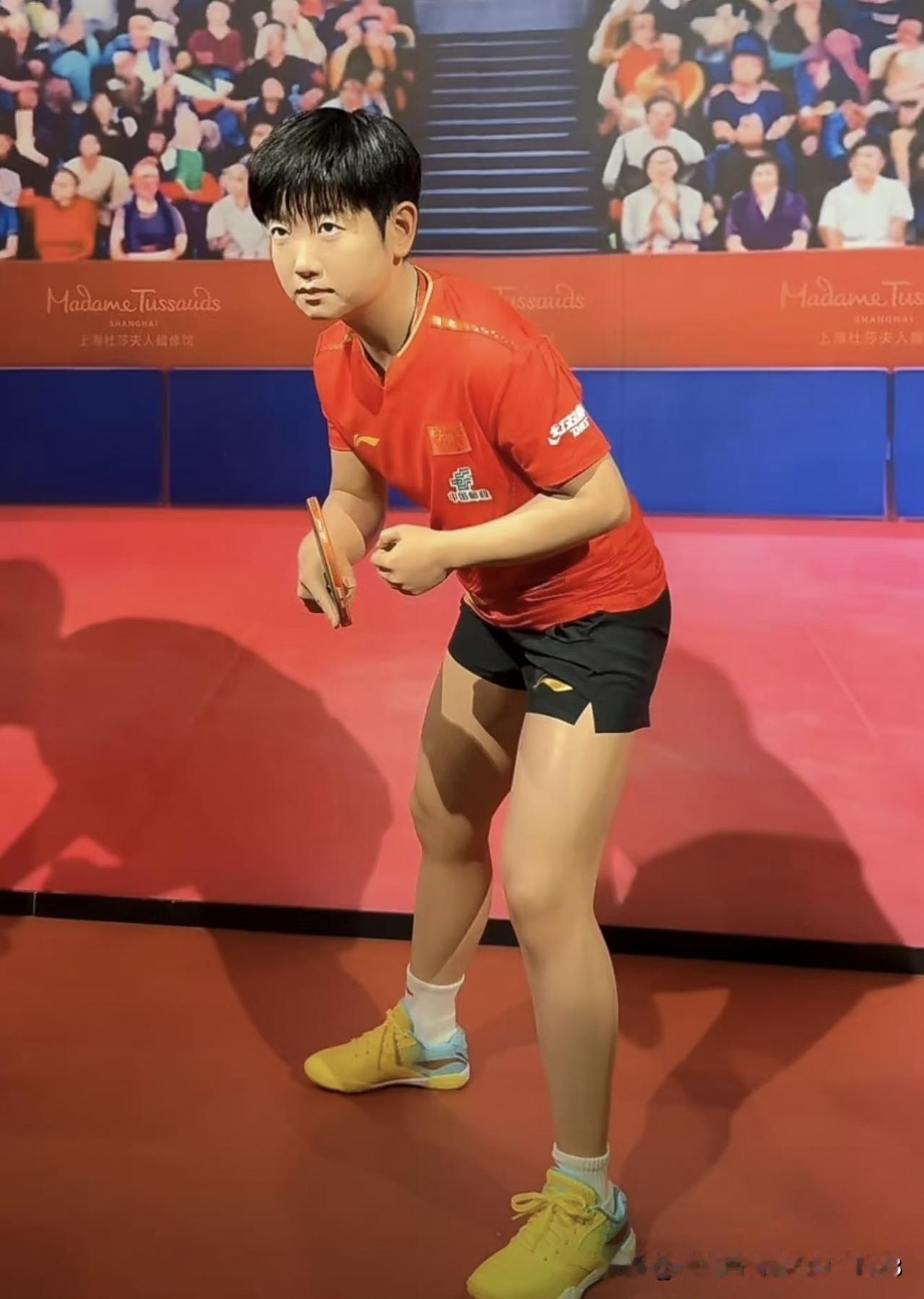 大都知道上海杜莎馆复刻莎莎的蜡像，但让人想不到的是，它还特地发文:“热爱，