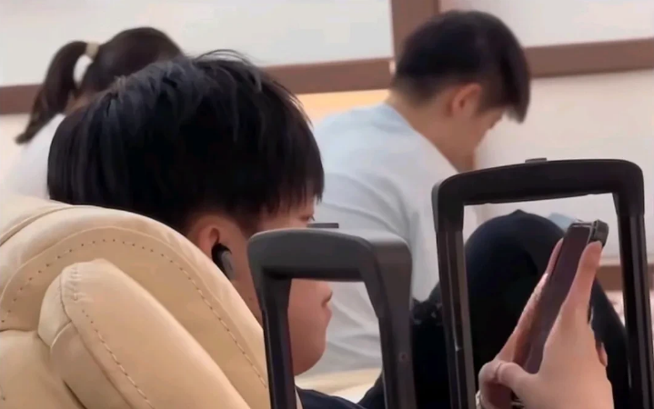 哈哈哈，莎莎和大头多哈转一圈，在这期间大头去谈了个不知道哪来的“网红”，莎莎知