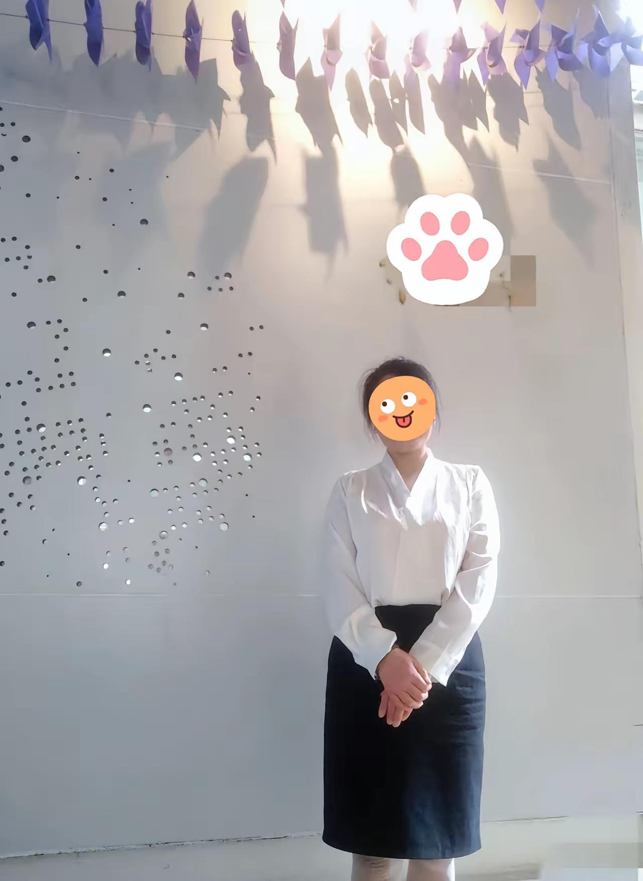 上海金店这副店长是真拼！儿女双全日子过得美满，偏天天泡直播间卖黄金冲业绩，这