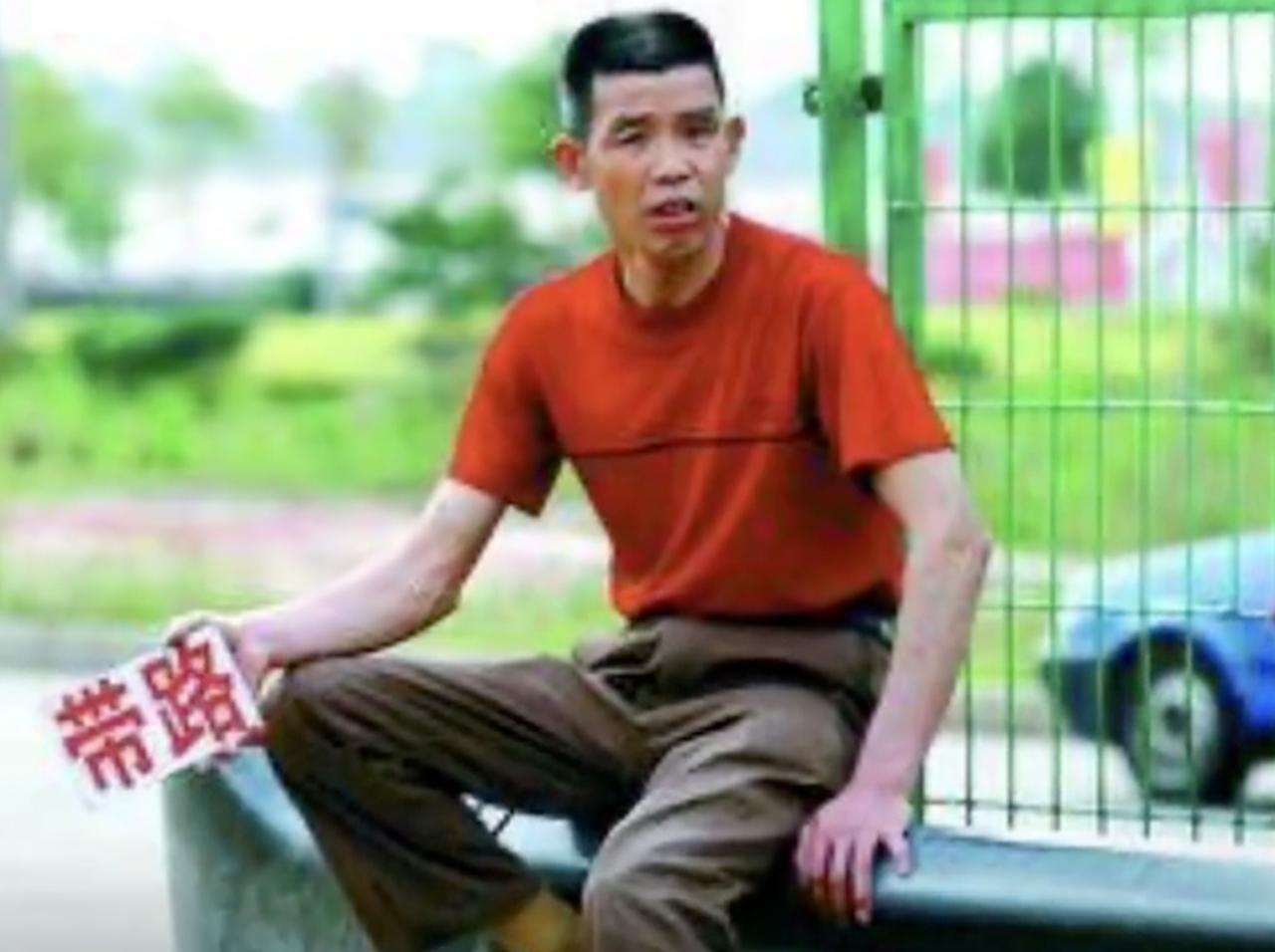 前几天我好奇问了单位一位老司机一个问题：以前没手机导航，你们开车咋认路？他