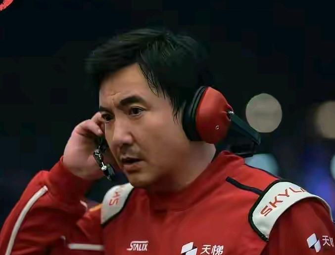 沈腾只拍了七天绿幕，所有弯道超车都是替身穿着他的戏服玩命。你看到的肾上腺素飙升