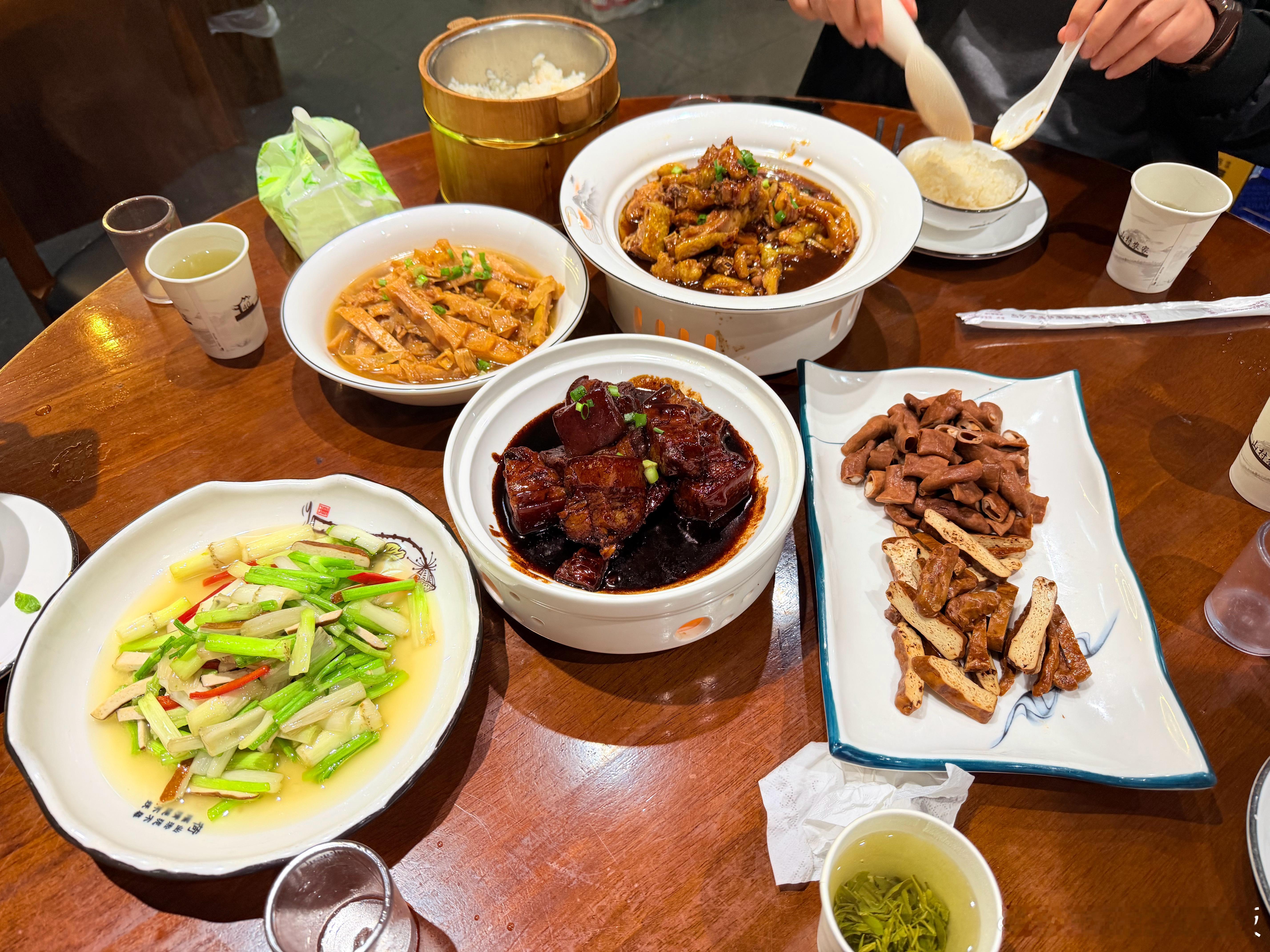 虽然说杭州呀美食荒漠但是这家土菜真的很好吃杭州·溪上法治园