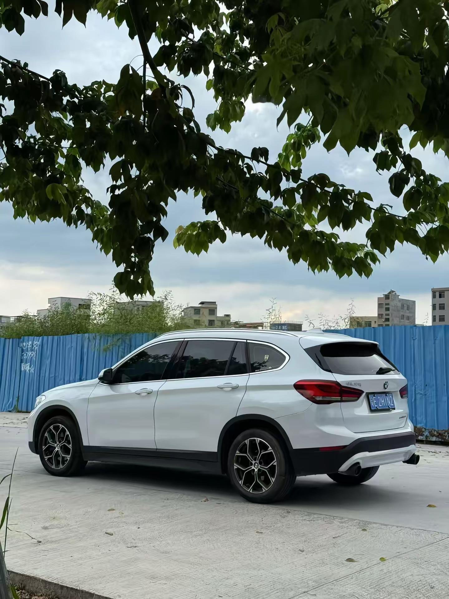 宝马X1。几万块开什么车呀21年高配X1宝马x1高颜值的车