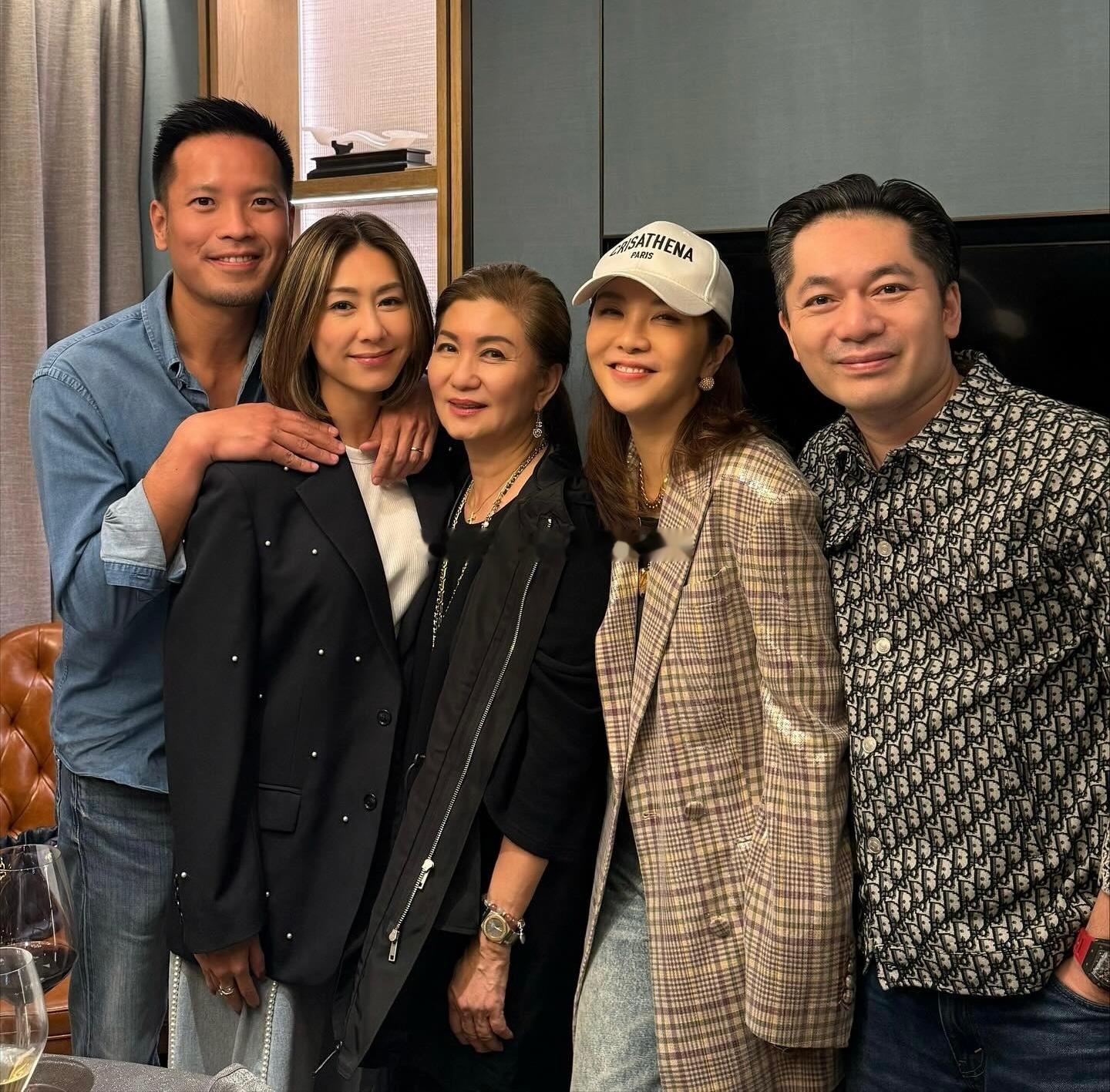 胡定欣带着老公跟乐小姐聚会​​​