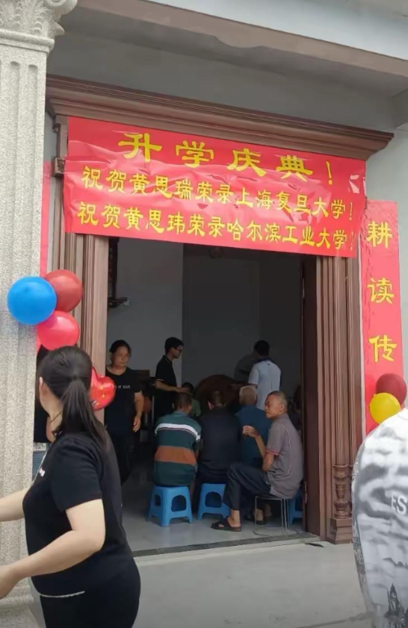 双胞胎这样的成绩，确实是值得庆祝的！沾沾福气！​​​
