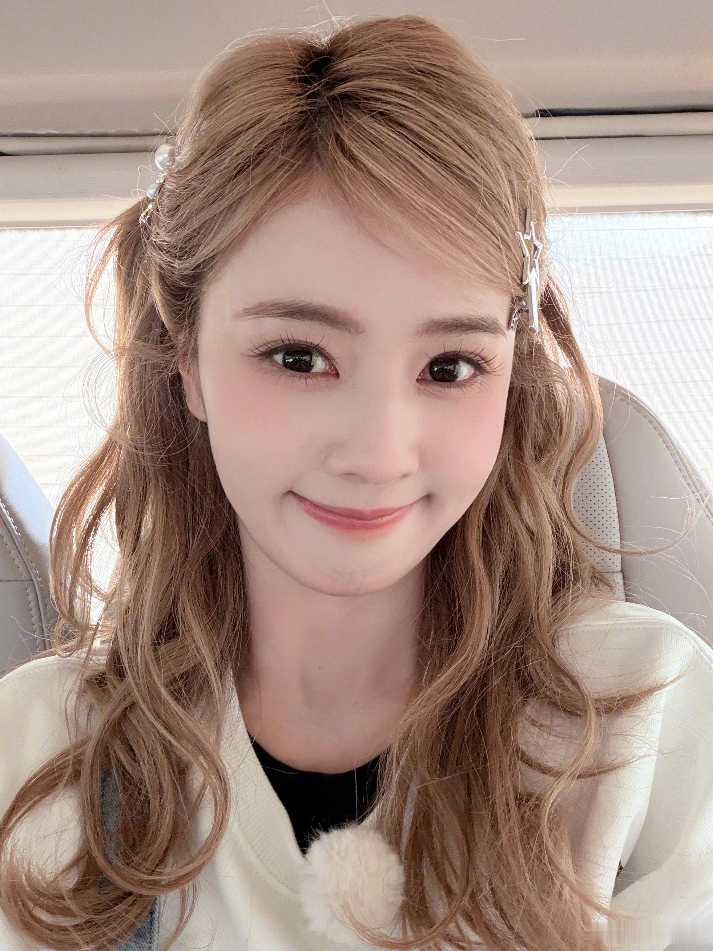 白鹿最新怼脸自拍白梦妍你也太宠粉了吧