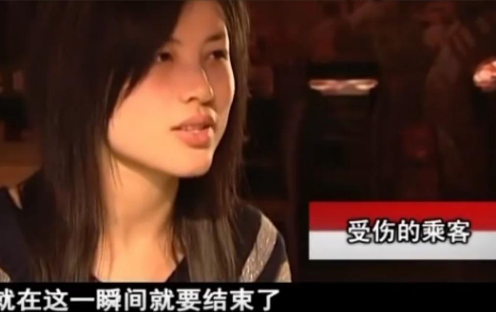 江西女导游车祸昏迷14天，醒来后就告诉母亲：“救我的人，是个白衣男子！”医护人员